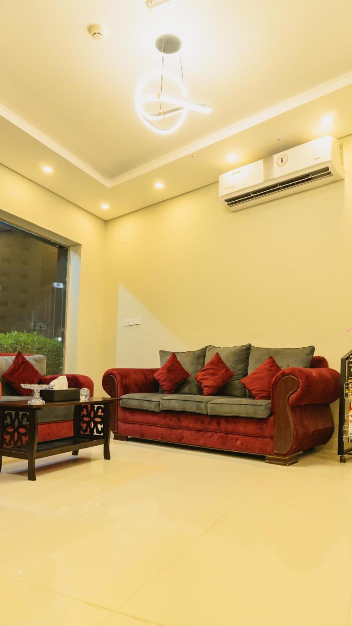שארג'ה Pan Emirates Hotel Apartments מראה חיצוני תמונה